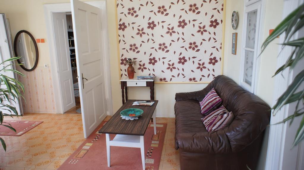 Hajnal Apartman Gyula Quarto foto